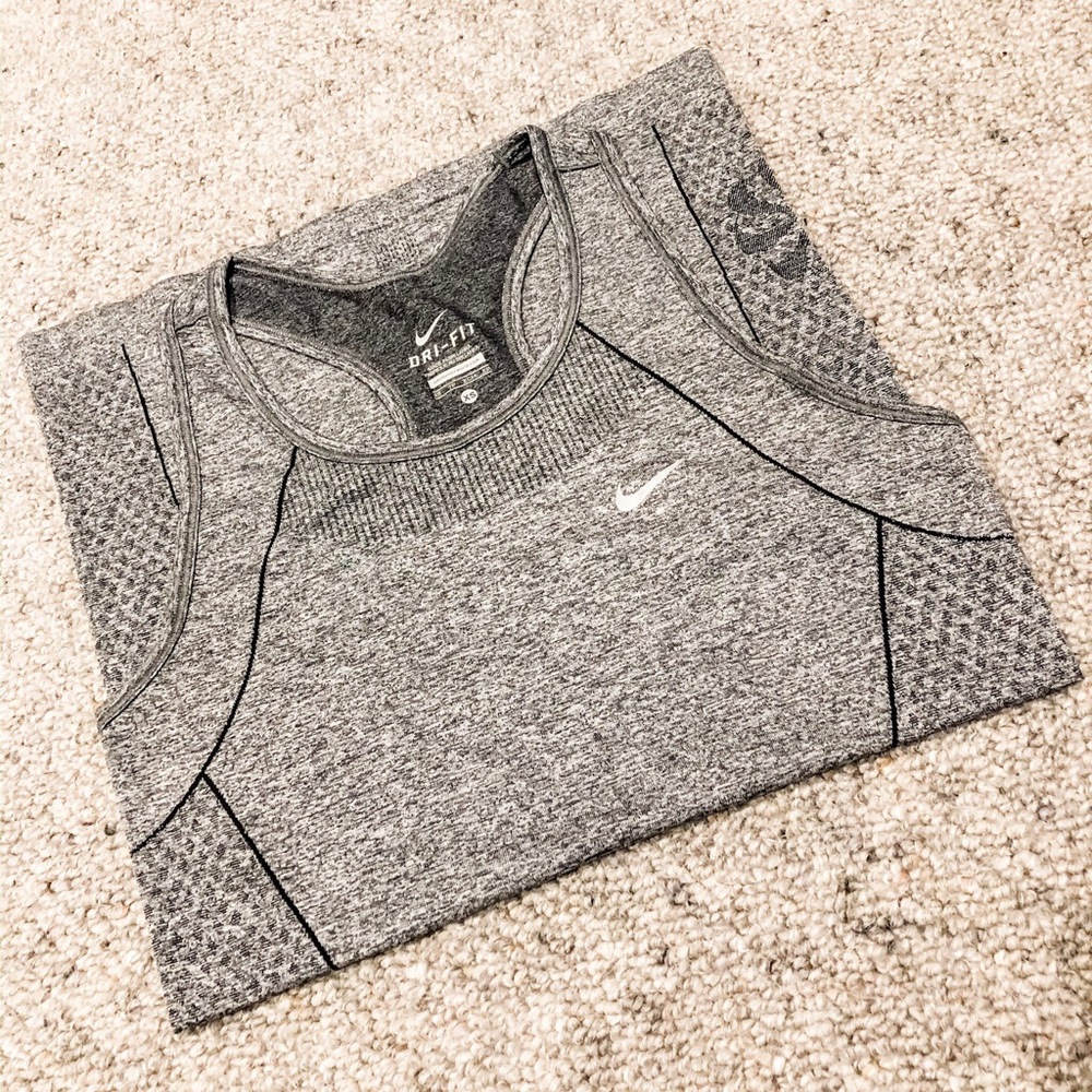 [NIKE] Dri-Fit Seamless tank - Picture 2 of 6